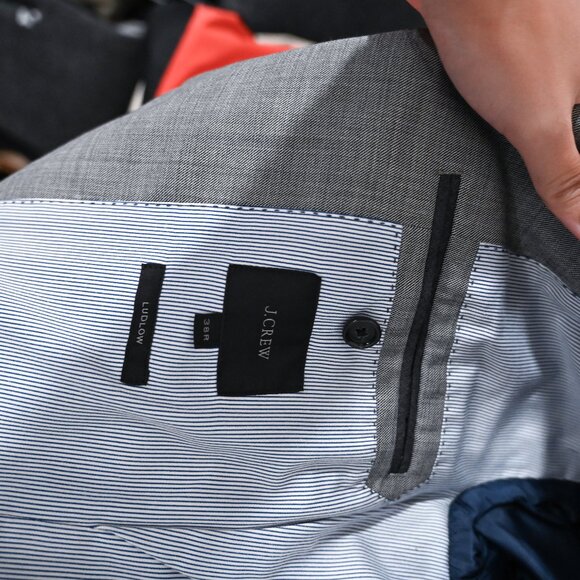 J. Crew Size 38R Ludlow Blazer in Tollegno 1900 Italian Wool - Picture 7 of 10